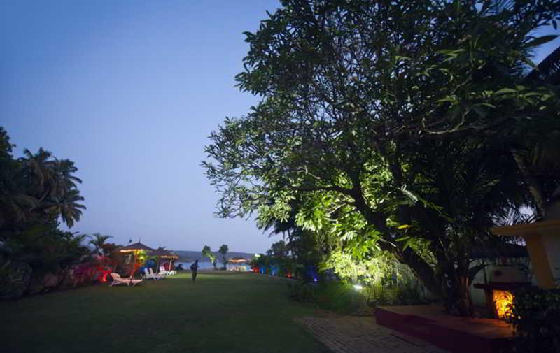Safira River Front Resort 3*