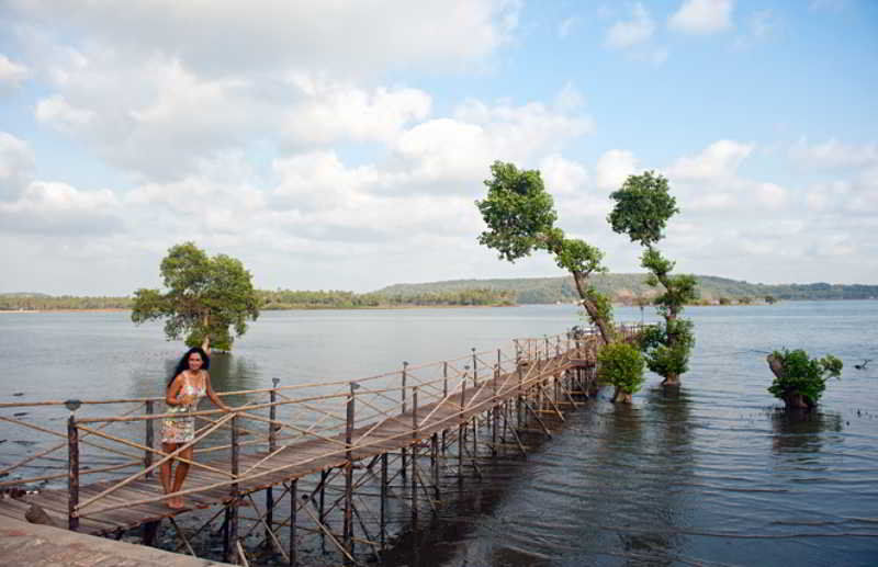 Safira River Front 3*